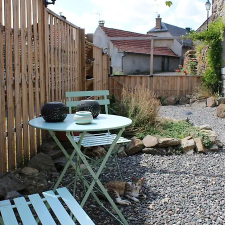 Maison La Pierre Du Lezard Nature Auvergne-rhone-alpes Semesterbostad