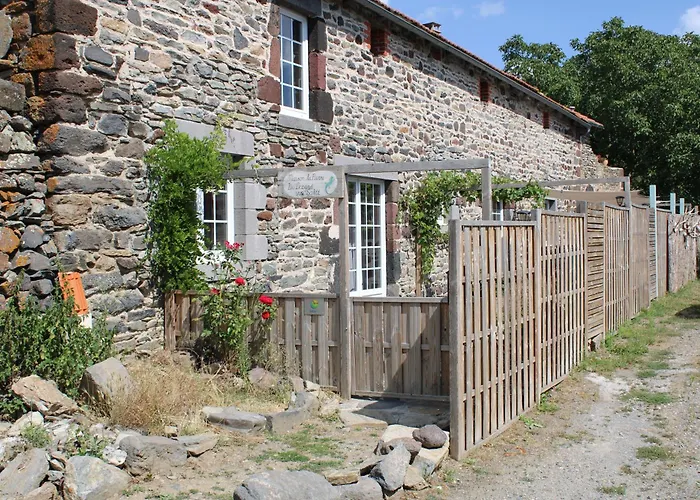 Maison La Pierre Du Lezard Nature Auvergne-rhone-alpes * Laurie