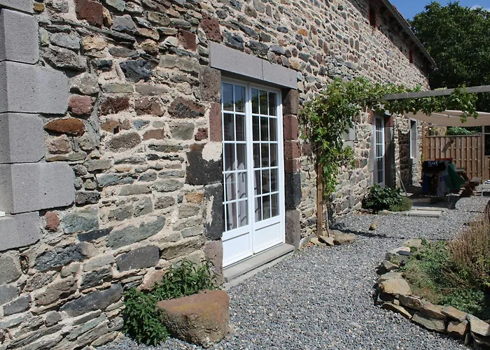 Maison La Pierre Du Lezard Nature Auvergne-rhone-alpes Laurie